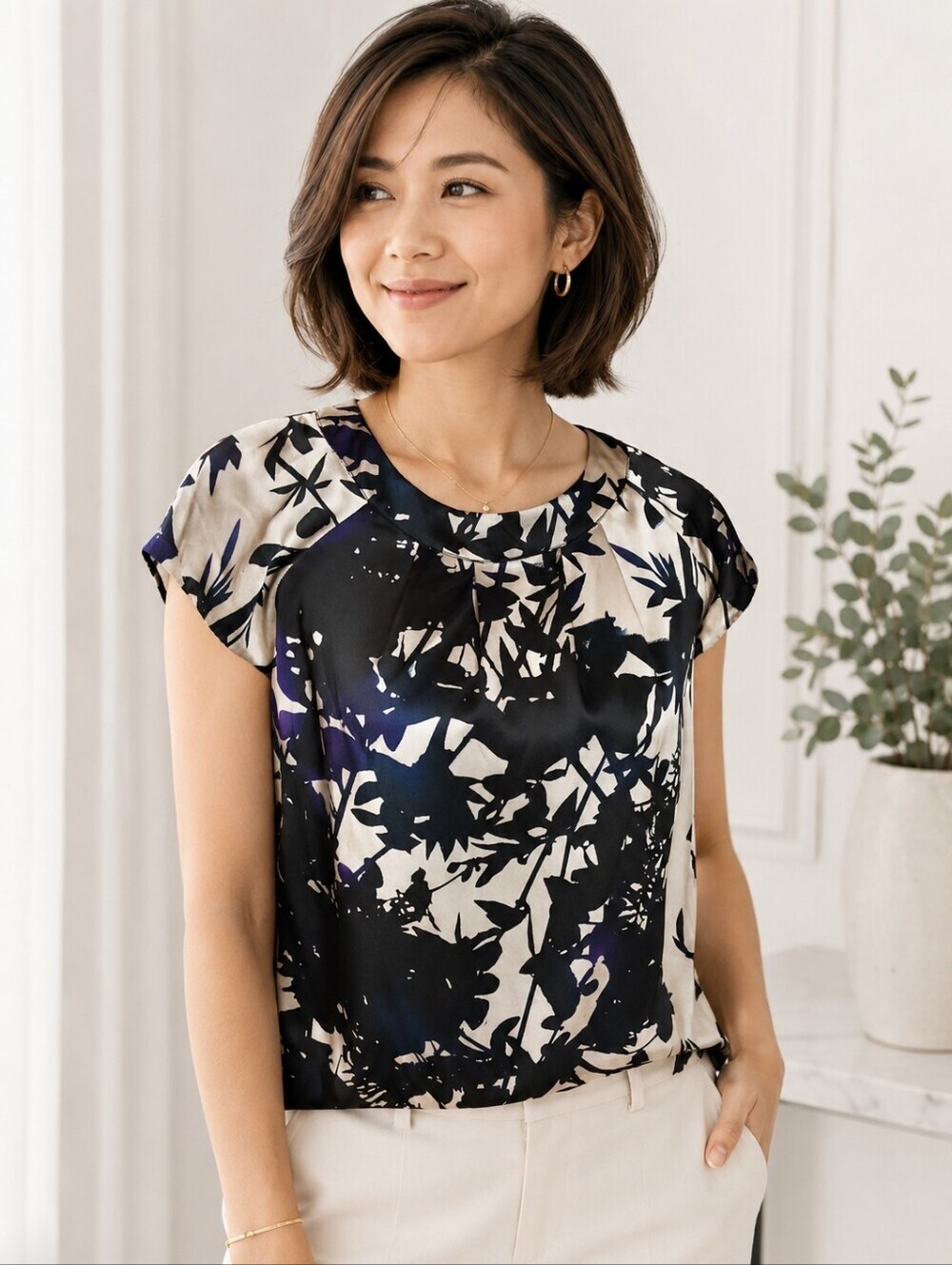 Theory P/ PT Abstract Floral Satin Blouse Black Ivory Silk Short Sleeve